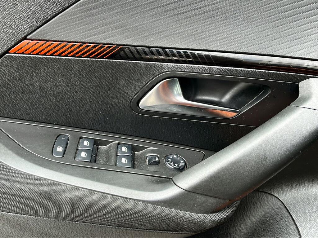 Peugeot e-2008 Eléctrico Active - Foto 881
