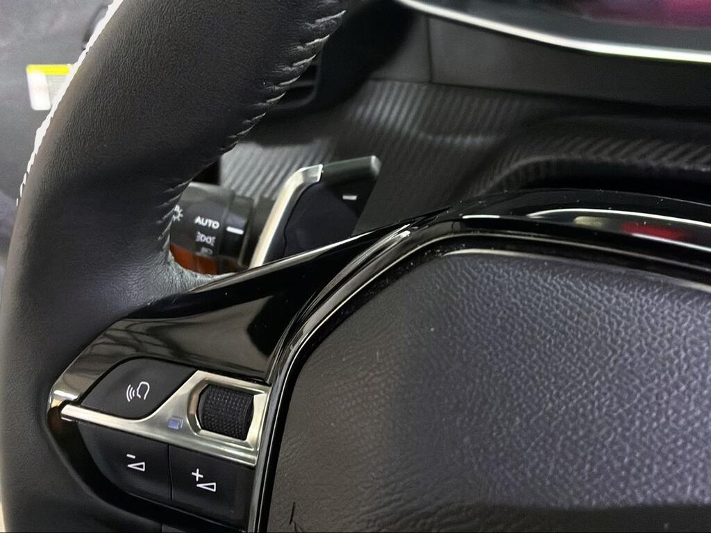Peugeot 2008 Allure Pack BlueHDI 130 S&S EAT8 - Foto 1650