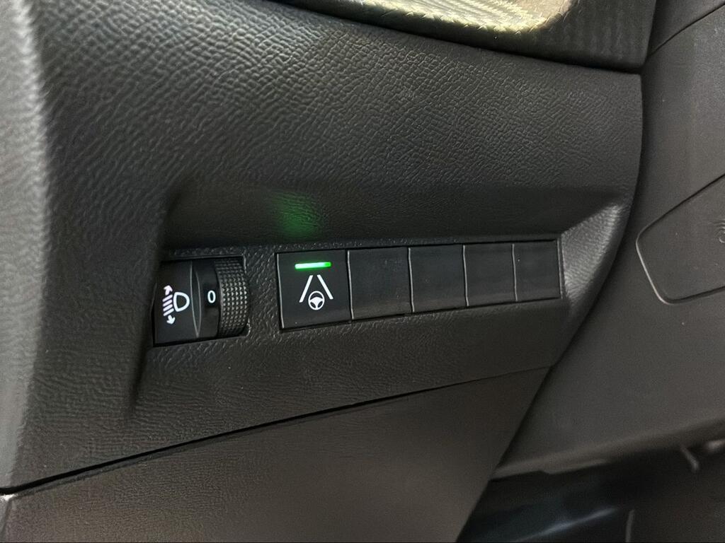 Peugeot 208 Allure HYBRID 110 eDCS6 - Foto 1598