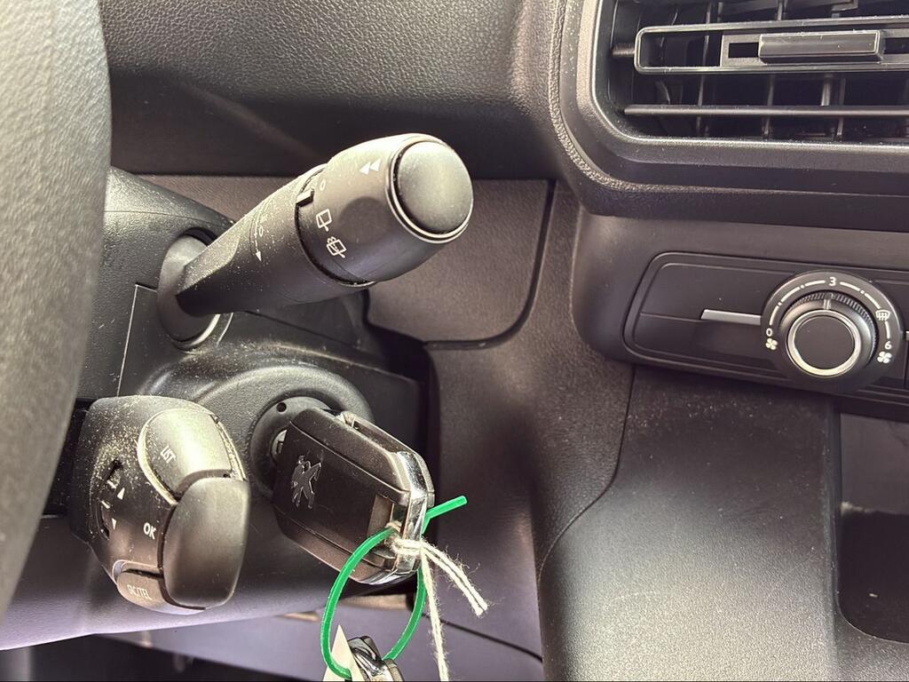 Peugeot Rifter Active Pack Business Standard BHDi 100 S&S Manual 6 Vel - Foto 828